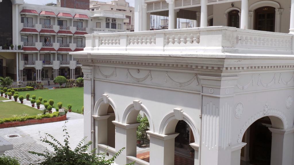 Hotel Surya, Kaiser Palace Варанаси Экстерьер фото